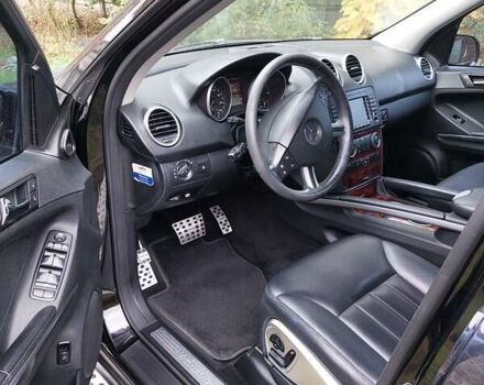 Черный Мерседес М-Класс, объемом двигателя 5.46 л и пробегом 310 тыс. км за 14000 $, фото 5 на Automoto.ua