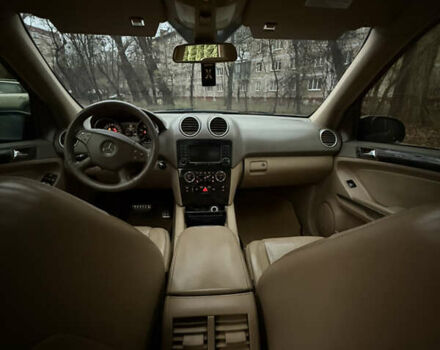 Черный Мерседес М-Класс, объемом двигателя 6.21 л и пробегом 283 тыс. км за 8600 $, фото 7 на Automoto.ua