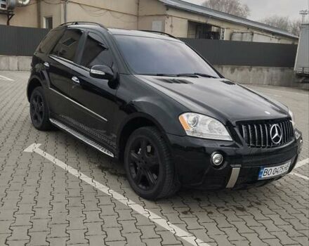 Черный Мерседес М-Класс, объемом двигателя 5.46 л и пробегом 239 тыс. км за 10800 $, фото 1 на Automoto.ua