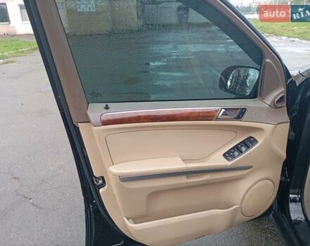 Черный Мерседес М-Класс, объемом двигателя 2.99 л и пробегом 281 тыс. км за 11000 $, фото 6 на Automoto.ua