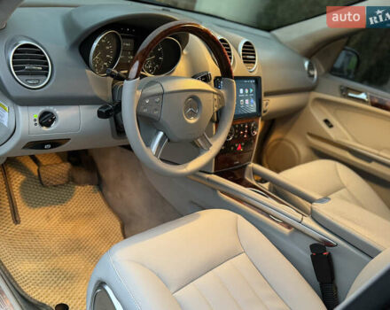 Черный Мерседес М-Класс, объемом двигателя 3.5 л и пробегом 236 тыс. км за 7700 $, фото 10 на Automoto.ua