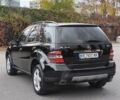 Черный Мерседес М-Класс, объемом двигателя 3.5 л и пробегом 320 тыс. км за 7899 $, фото 6 на Automoto.ua