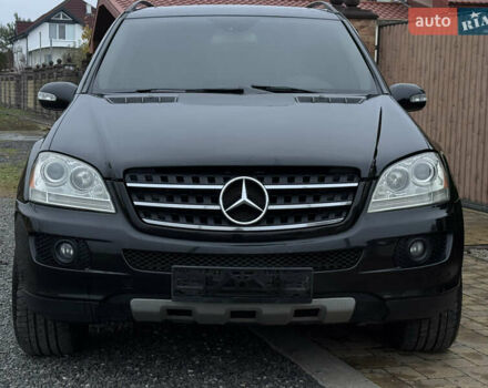 Черный Мерседес М-Класс, объемом двигателя 3.5 л и пробегом 236 тыс. км за 7700 $, фото 5 на Automoto.ua