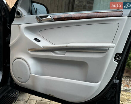 Черный Мерседес М-Класс, объемом двигателя 3.5 л и пробегом 236 тыс. км за 7700 $, фото 47 на Automoto.ua