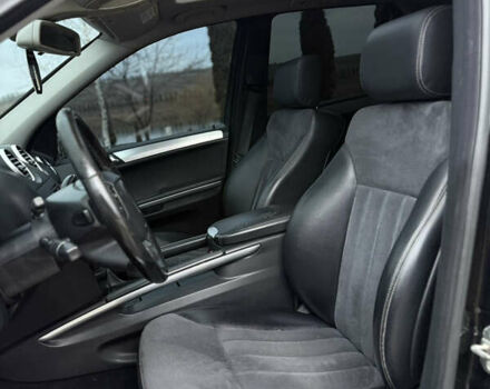 Черный Мерседес М-Класс, объемом двигателя 3 л и пробегом 275 тыс. км за 7900 $, фото 43 на Automoto.ua