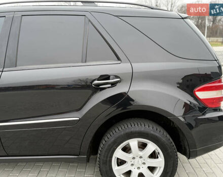 Чорний Мерседес М-Клас, об'ємом двигуна 2.99 л та пробігом 373 тис. км за 10800 $, фото 29 на Automoto.ua