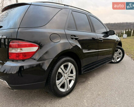 Черный Мерседес М-Класс, объемом двигателя 3 л и пробегом 275 тыс. км за 7900 $, фото 24 на Automoto.ua