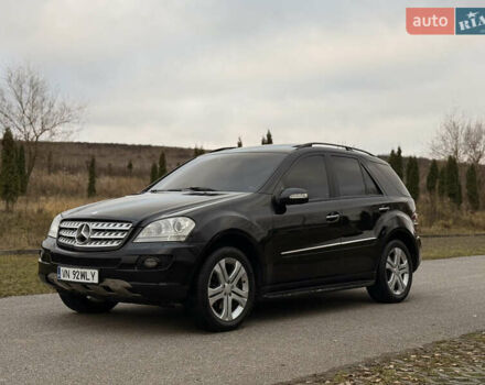 Черный Мерседес М-Класс, объемом двигателя 3 л и пробегом 275 тыс. км за 7900 $, фото 4 на Automoto.ua