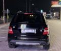 Черный Мерседес М-Класс, объемом двигателя 3.5 л и пробегом 342 тыс. км за 10000 $, фото 3 на Automoto.ua