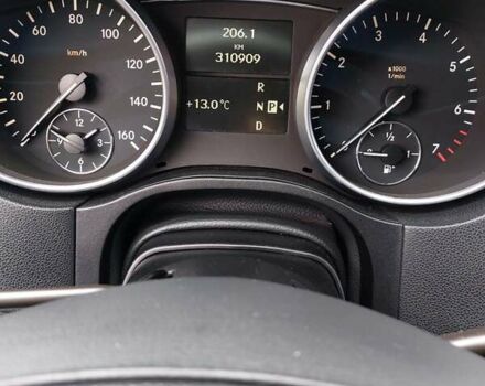 Черный Мерседес М-Класс, объемом двигателя 5.46 л и пробегом 310 тыс. км за 14000 $, фото 9 на Automoto.ua