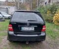 Черный Мерседес М-Класс, объемом двигателя 5.46 л и пробегом 310 тыс. км за 14000 $, фото 11 на Automoto.ua