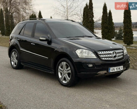 Черный Мерседес М-Класс, объемом двигателя 3 л и пробегом 275 тыс. км за 7900 $, фото 5 на Automoto.ua