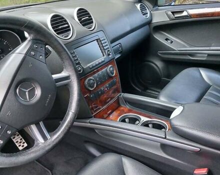 Черный Мерседес М-Класс, объемом двигателя 5.46 л и пробегом 310 тыс. км за 14000 $, фото 2 на Automoto.ua