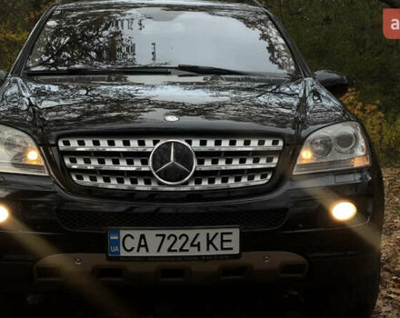 Черный Мерседес М-Класс, объемом двигателя 3.5 л и пробегом 220 тыс. км за 9750 $, фото 5 на Automoto.ua