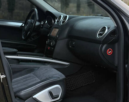 Черный Мерседес М-Класс, объемом двигателя 3 л и пробегом 275 тыс. км за 7900 $, фото 45 на Automoto.ua