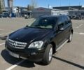 Чорний Мерседес М-Клас, об'ємом двигуна 4.97 л та пробігом 245 тис. км за 13000 $, фото 1 на Automoto.ua
