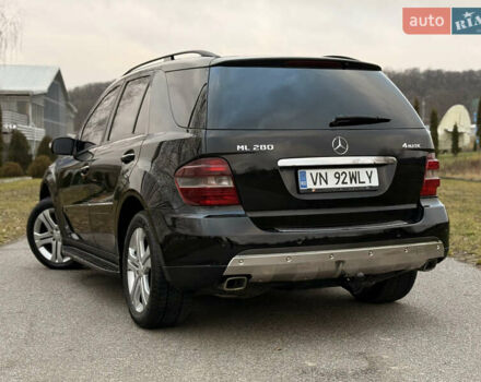 Черный Мерседес М-Класс, объемом двигателя 3 л и пробегом 275 тыс. км за 7900 $, фото 28 на Automoto.ua