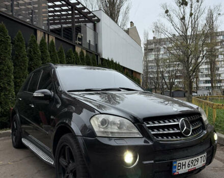 Черный Мерседес М-Класс, объемом двигателя 6.21 л и пробегом 283 тыс. км за 8600 $, фото 2 на Automoto.ua