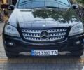 Чорний Мерседес М-Клас, об'ємом двигуна 3 л та пробігом 380 тис. км за 13700 $, фото 1 на Automoto.ua