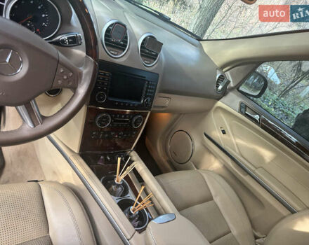 Черный Мерседес М-Класс, объемом двигателя 6.3 л и пробегом 148 тыс. км за 12500 $, фото 9 на Automoto.ua