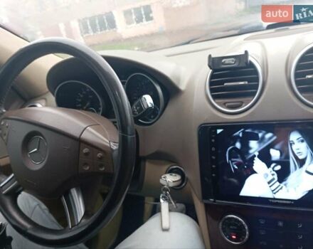 Черный Мерседес М-Класс, объемом двигателя 2.99 л и пробегом 281 тыс. км за 11000 $, фото 8 на Automoto.ua