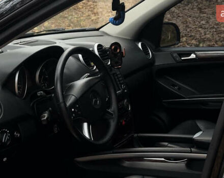 Черный Мерседес М-Класс, объемом двигателя 3.5 л и пробегом 220 тыс. км за 9750 $, фото 7 на Automoto.ua