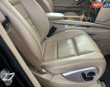 Черный Мерседес М-Класс, объемом двигателя 6.3 л и пробегом 148 тыс. км за 12500 $, фото 23 на Automoto.ua