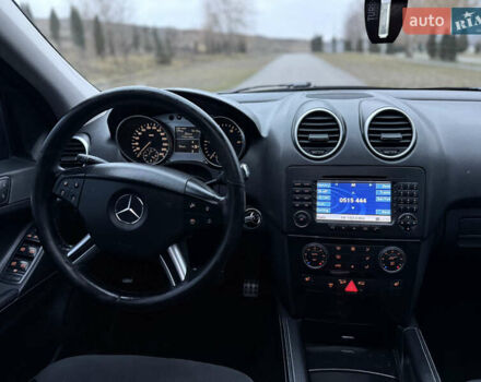 Черный Мерседес М-Класс, объемом двигателя 3 л и пробегом 275 тыс. км за 7900 $, фото 70 на Automoto.ua