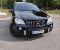 Черный Мерседес М-Класс, объемом двигателя 5.5 л и пробегом 245 тыс. км за 10400 $, фото 1 на Automoto.ua