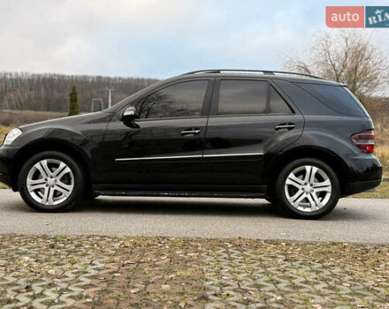 Черный Мерседес М-Класс, объемом двигателя 3 л и пробегом 275 тыс. км за 7900 $, фото 18 на Automoto.ua