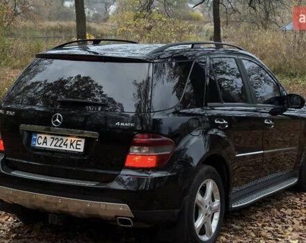 Черный Мерседес М-Класс, объемом двигателя 3.5 л и пробегом 220 тыс. км за 9750 $, фото 2 на Automoto.ua