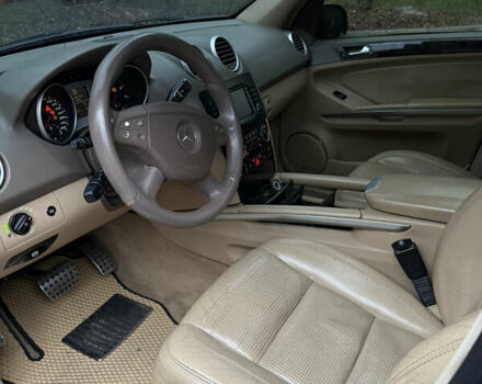 Черный Мерседес М-Класс, объемом двигателя 6.21 л и пробегом 283 тыс. км за 8600 $, фото 8 на Automoto.ua