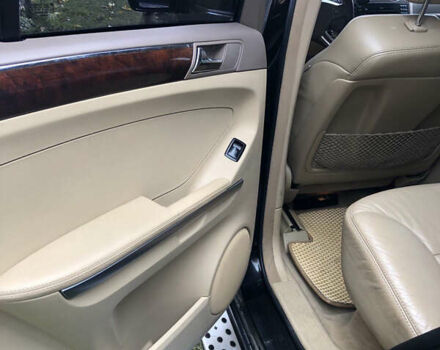 Черный Мерседес М-Класс, объемом двигателя 2.99 л и пробегом 290 тыс. км за 12500 $, фото 5 на Automoto.ua