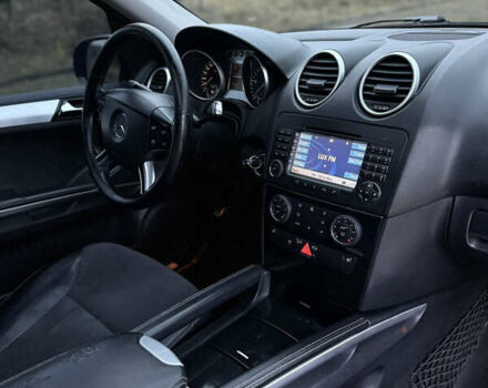 Черный Мерседес М-Класс, объемом двигателя 3 л и пробегом 275 тыс. км за 7900 $, фото 52 на Automoto.ua