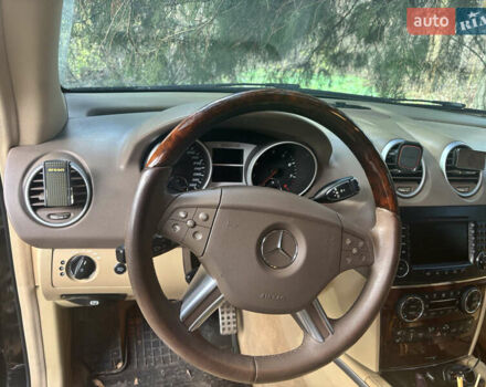 Черный Мерседес М-Класс, объемом двигателя 6.3 л и пробегом 148 тыс. км за 12500 $, фото 8 на Automoto.ua