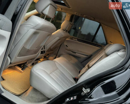 Черный Мерседес М-Класс, объемом двигателя 3.5 л и пробегом 236 тыс. км за 7700 $, фото 56 на Automoto.ua