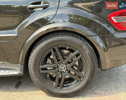 Чорний Мерседес М-Клас, об'ємом двигуна 6.3 л та пробігом 220 тис. км за 10700 $, фото 6 на Automoto.ua