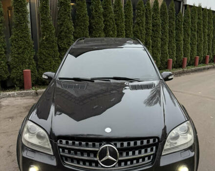 Черный Мерседес М-Класс, объемом двигателя 6.21 л и пробегом 283 тыс. км за 8600 $, фото 1 на Automoto.ua