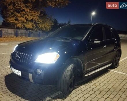 Черный Мерседес М-Класс, объемом двигателя 5.46 л и пробегом 239 тыс. км за 10800 $, фото 3 на Automoto.ua