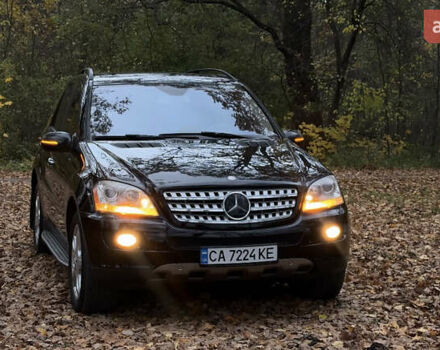 Черный Мерседес М-Класс, объемом двигателя 3.5 л и пробегом 220 тыс. км за 9750 $, фото 6 на Automoto.ua