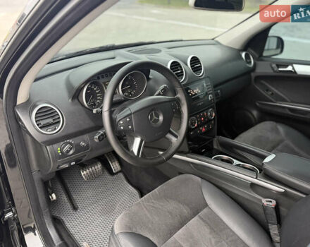 Чорний Мерседес М-Клас, об'ємом двигуна 2.99 л та пробігом 373 тис. км за 10800 $, фото 37 на Automoto.ua