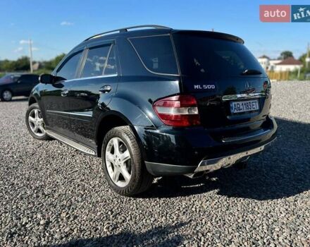 Черный Мерседес М-Класс, объемом двигателя 5.5 л и пробегом 200 тыс. км за 8999 $, фото 2 на Automoto.ua