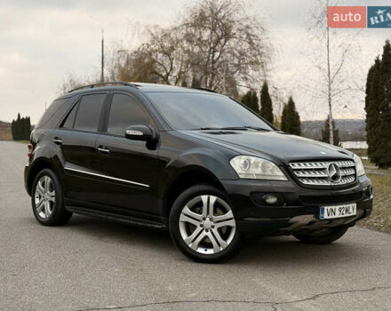 Черный Мерседес М-Класс, объемом двигателя 3 л и пробегом 275 тыс. км за 7900 $, фото 6 на Automoto.ua