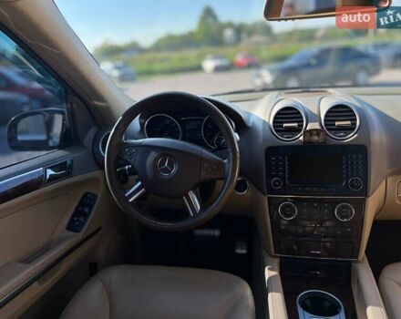 Черный Мерседес М-Класс, объемом двигателя 5.5 л и пробегом 200 тыс. км за 8999 $, фото 9 на Automoto.ua