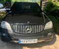 Черный Мерседес М-Класс, объемом двигателя 3.5 л и пробегом 255 тыс. км за 12500 $, фото 1 на Automoto.ua