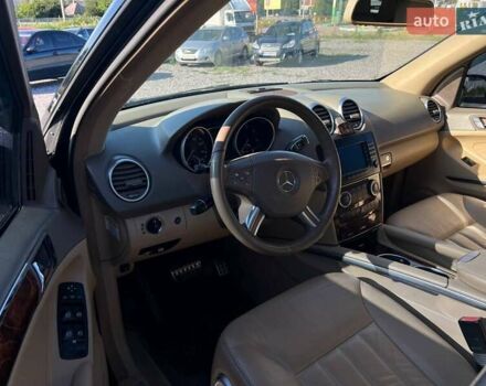 Черный Мерседес М-Класс, объемом двигателя 5.5 л и пробегом 200 тыс. км за 8999 $, фото 8 на Automoto.ua