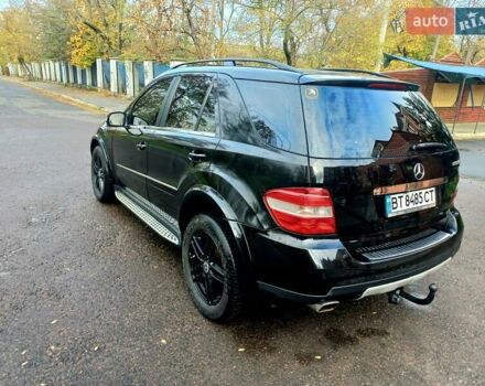 Черный Мерседес М-Класс, объемом двигателя 3.5 л и пробегом 100 тыс. км за 10400 $, фото 5 на Automoto.ua