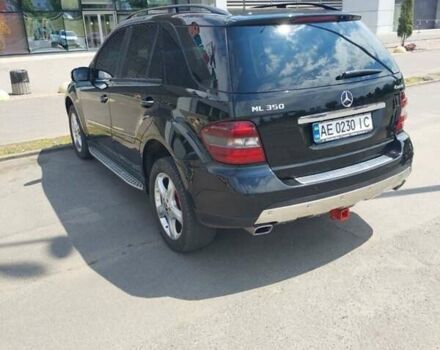 Черный Мерседес М-Класс, объемом двигателя 3.49 л и пробегом 234 тыс. км за 10599 $, фото 6 на Automoto.ua