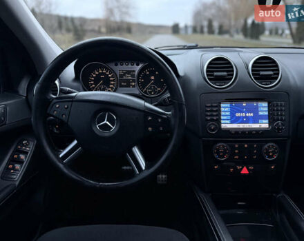 Черный Мерседес М-Класс, объемом двигателя 3 л и пробегом 275 тыс. км за 7900 $, фото 66 на Automoto.ua