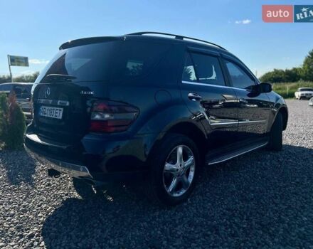 Черный Мерседес М-Класс, объемом двигателя 5.5 л и пробегом 200 тыс. км за 8999 $, фото 4 на Automoto.ua